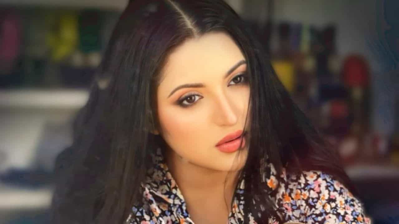 পরীমণির বিরুদ্ধে জারি গ্রেফতারি পরোয়ানা, হঠাৎ কী হল? পরীমণির বিরুদ্ধে জারি গ্রেফতারি পরোয়ানা, হঠাৎ কী হল?