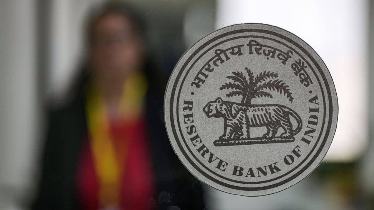 Reserve Bank of India: রাতারাতি গায়েব হচ্ছে টাকা, রিজার্ভ ব্যাঙ্কে লাগল এ কোন শনির দশা?