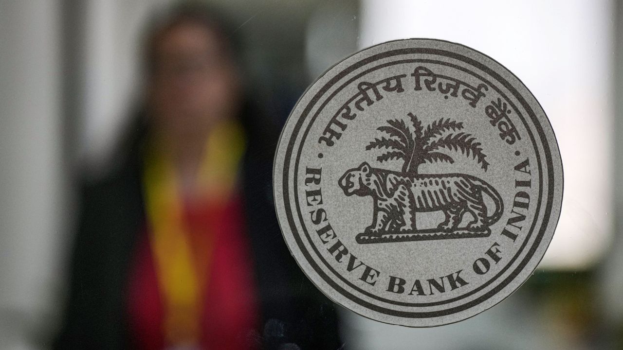 Reserve Bank of India: রাতারাতি গায়েব হচ্ছে টাকা, রিজার্ভ ব্যাঙ্কে লাগল এ কোন 'শনির দশা'?