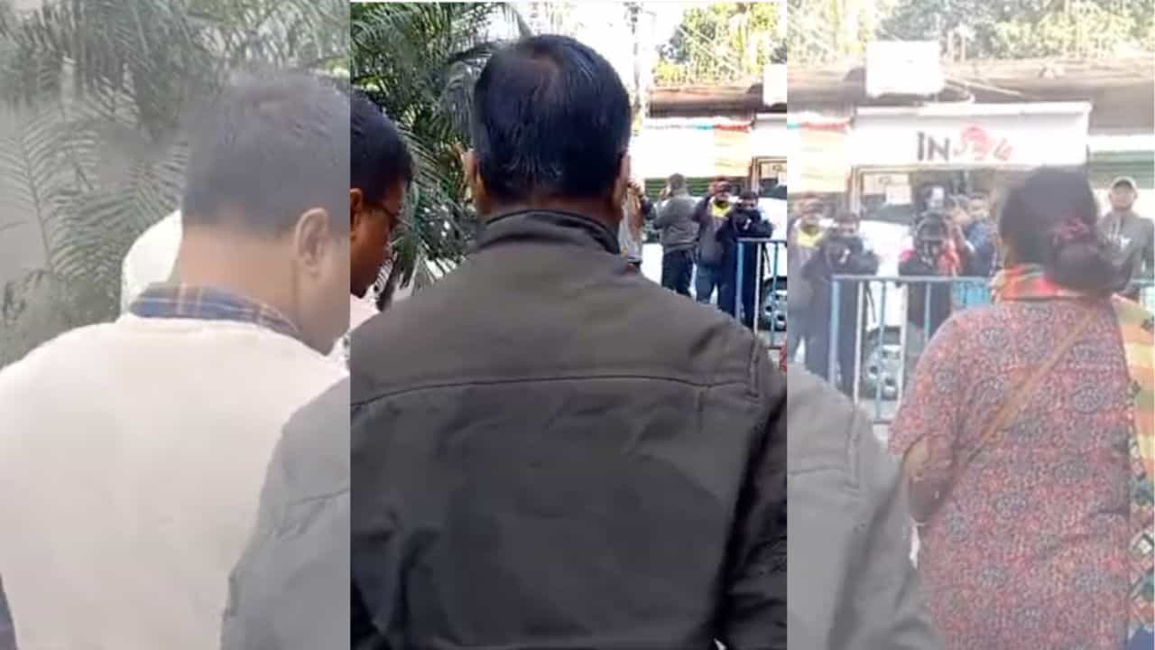 RG Kar: 'উনি যত টাকা দিয়ে আমায় কিনতে চাইছেন তার থেকে বেশি দেব, আমার মেয়েকে ফিরিয়ে দিতে পারবেন?', মদনকে প্রশ্ন তিলোত্তমার বাবার RG Kar: 'উনি যত টাকা দিয়ে আমায় কিনতে চাইছেন তার থেকে বেশি দেব, আমার মেয়েকে ফিরিয়ে দিতে পারবেন?', মদনকে প্রশ্ন তিলোত্তমার বাবার