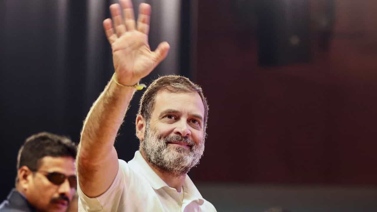 Rahul Gandhi: হাঁফ ছেড়ে বাঁচলেন রাহুল গান্ধী, স্বরাষ্ট্রমন্ত্রীর মানহানি মামলায় স্থগিতাদেশ দিল সুপ্রিম কোর্ট Rahul Gandhi: হাঁফ ছেড়ে বাঁচলেন রাহুল গান্ধী, স্বরাষ্ট্রমন্ত্রীর মানহানি মামলায় স্থগিতাদেশ দিল সুপ্রিম কোর্ট