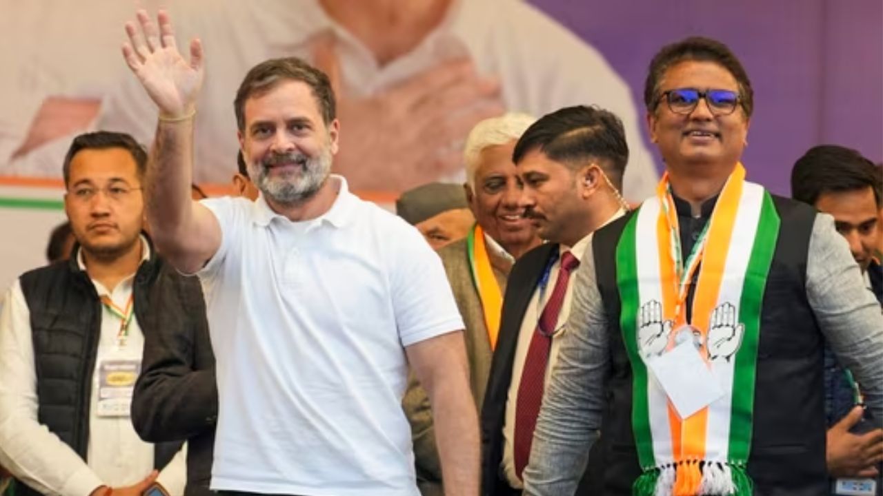 Rahul Gandhi: বিজেপির ‘অস্ত্র’ নিয়েই কেজরীবালকে আক্রমণ রাহুলের