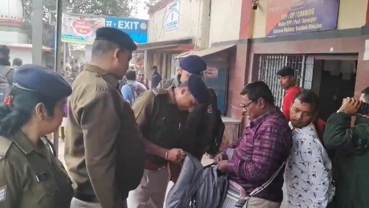 RPF on High Alert: এই স্টেশন দিয়ে ঢুকছে পড়ছে ওরা? প্রজাতন্ত্র দিবসের আগেই তৎপর RPF, চলছে চিরুনি তল্লাশি RPF on High Alert: এই স্টেশন দিয়ে ঢুকছে পড়ছে ওরা? প্রজাতন্ত্র দিবসের আগেই তৎপর RPF, চলছে চিরুনি তল্লাশি