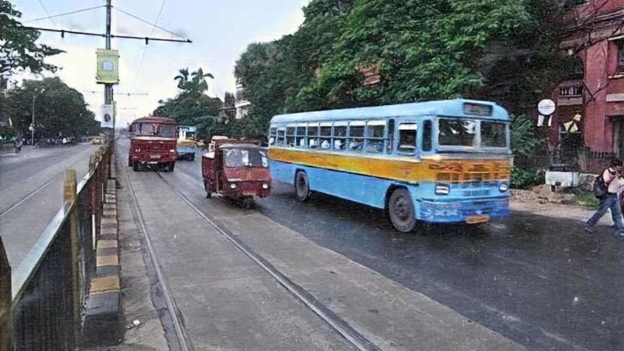 Raja Bazar: রাজাবাজার ক্রসিংয়ের সামনে তখন ইফতিকার, হঠাৎ ভরা রাস্তাতেই ঘটল হাড়হিম ঘটনা... Raja Bazar: রাজাবাজার ক্রসিংয়ের সামনে তখন ইফতিকার, হঠাৎ ভরা রাস্তাতেই ঘটল হাড়হিম ঘটনা...