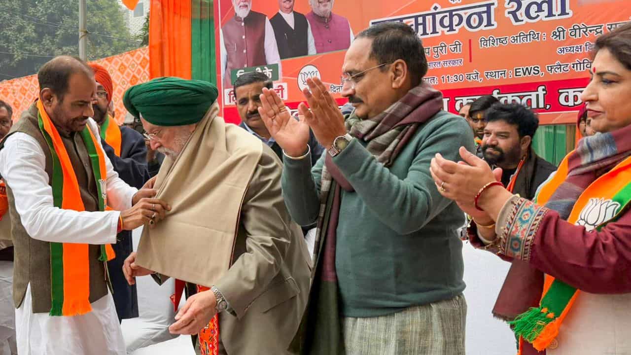 BJP: উলটপুরাণ! এতদিন দিল্লির নেতারা আসতেন, এবার তাদের হয়ে প্রচারে লকেট-শুভেন্দুরা BJP: উলটপুরাণ! এতদিন দিল্লির নেতারা আসতেন, এবার তাদের হয়ে প্রচারে লকেট-শুভেন্দুরা