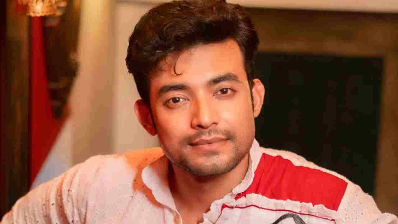 কী দেখে ২৮ বছরের ইতিহাস শিক্ষিকার প্রেমে পড়েছিলেন ১৬র রণজয়?