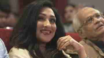 Rituparna Sengupta: মুখ্যমন্ত্রী অফার করলে কি রাজনীতিতে আসবেন ঋতুপর্ণা? অভিনেত্রী হেসে বললেন...