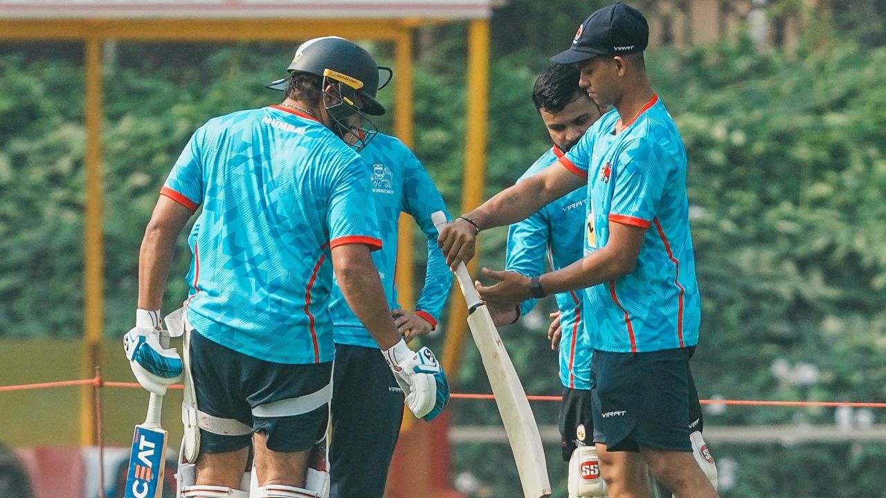 বৃহস্পতিবার শুরু হচ্ছে রঞ্জি ট্রফির ষষ্ঠ রাউন্ডের ম্যাচ। মুম্বই ঘরের মাঠে খেলবে জম্মু-কাশ্মীরের বিরুদ্ধে। তার প্রস্তুতি কেমন হল রোহিতের?