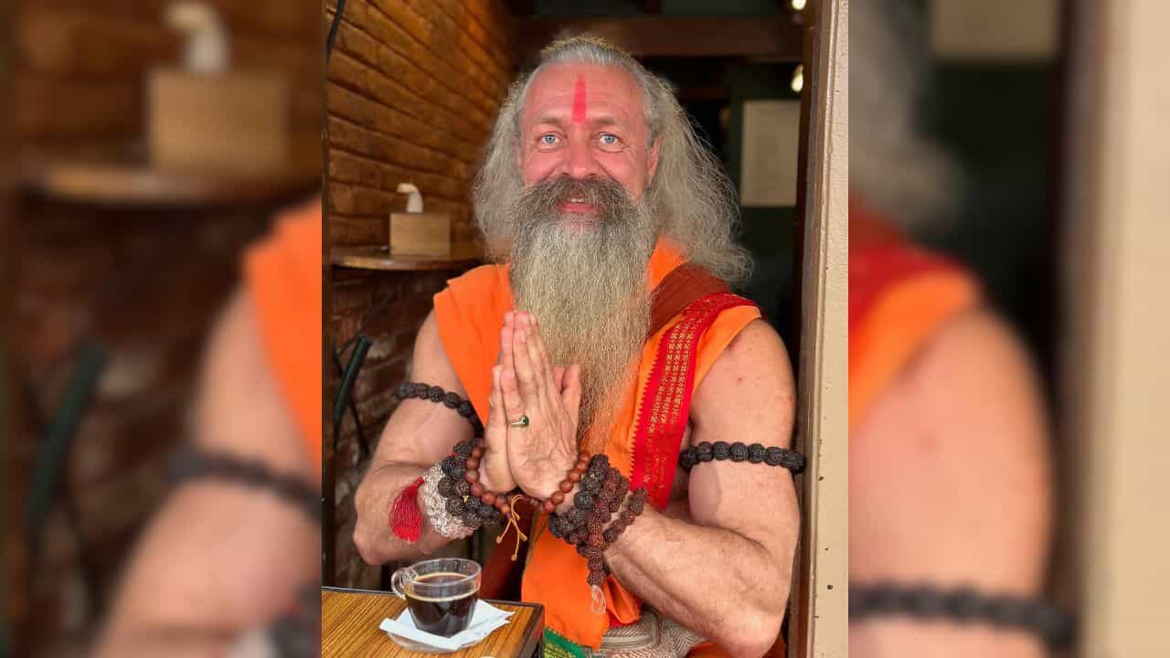 Maha Kumbh Mela 2025: সুঠাম দেহ, সাত ফুট লম্বা! তাবড় তাবড় মডেলদের টেক্কা দেবেন এই সাধু Maha Kumbh Mela 2025: সুঠাম দেহ, সাত ফুট লম্বা! তাবড় তাবড় মডেলদের টেক্কা দেবেন এই সাধু