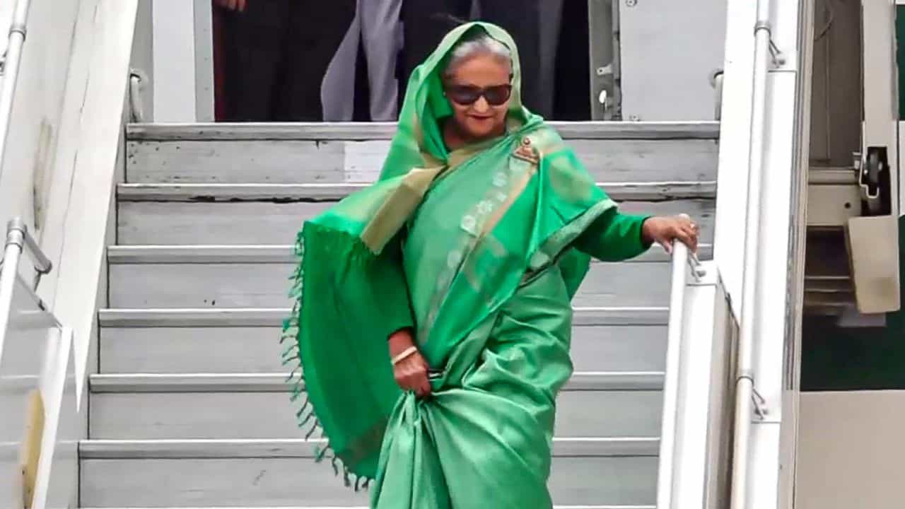 Sheikh Hasina: 'অল্পের জন্য প্রাণটা বাঁচে...', দেশ ছাড়ার আগের সেই রাতের কথা বলতে গিয়ে কেঁদে ভাসালেন হাসিনা Sheikh Hasina: 'অল্পের জন্য প্রাণটা বাঁচে...', দেশ ছাড়ার আগের সেই রাতের কথা বলতে গিয়ে কেঁদে ভাসালেন হাসিনা