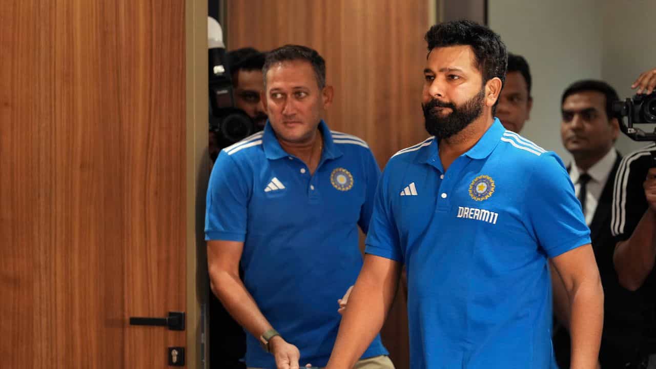 Indian Cricket: চ্যাম্পিয়ন্স ট্রফিতেই কি শুরু প্রোজেক্ট 'শুভ'? ইঙ্গিত তেমনই... Indian Cricket: চ্যাম্পিয়ন্স ট্রফিতেই কি শুরু প্রোজেক্ট 'শুভ'? ইঙ্গিত তেমনই...