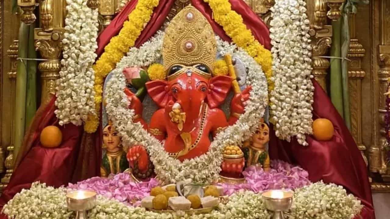 ছেঁড়া-ফাঁটা পোশাক, মিনি স্কার্ট পরে ঢোকা যাবে না, নির্দেশিকা জারি বিখ্যাত এই মন্দিরে ছেঁড়া-ফাঁটা পোশাক, মিনি স্কার্ট পরে ঢোকা যাবে না, নির্দেশিকা জারি বিখ্যাত এই মন্দিরে