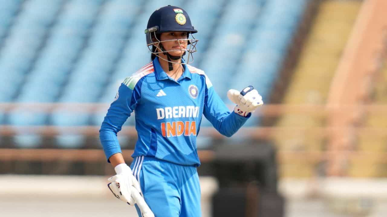 Smriti Mandhana: হ্যারির রেকর্ড ভাঙলেন স্মৃতি মান্ধানা, ODI-তে দ্রুততম সেঞ্চুরির শিখরে ভারতীয় ক্রিকেটের 'কুইন' Smriti Mandhana: হ্যারির রেকর্ড ভাঙলেন স্মৃতি মান্ধানা, ODI-তে দ্রুততম সেঞ্চুরির শিখরে ভারতীয় ক্রিকেটের 'কুইন'