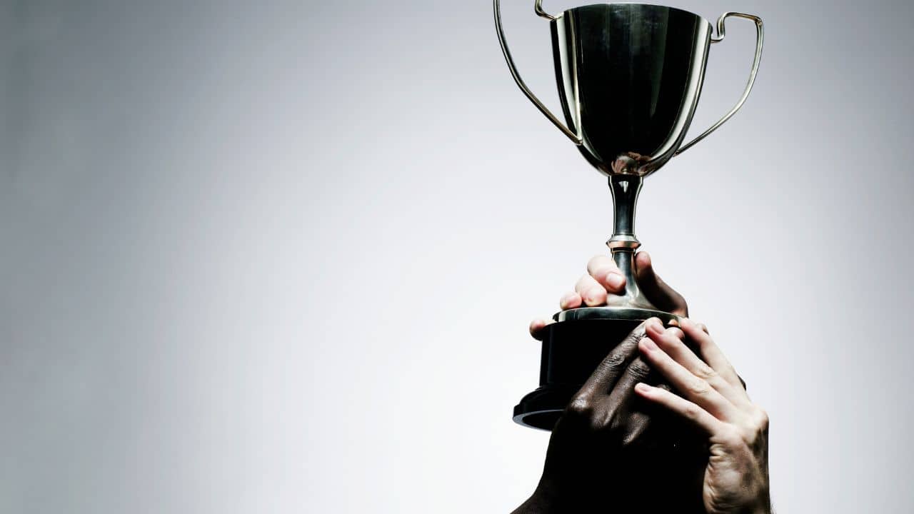 Success Story: সবজিওয়ালার ছেলে থেকে আধিকারিক, প্রথমবারেই জ্যাকপট, কীভাবে জীবনে এল সাফল্য?