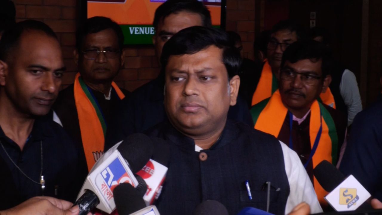 BJP: ২৬-এর আগে কোমর বেঁধে ময়দানে BJP, জোর দেওয়া হচ্ছে পুরনো কর্মীদের উপর BJP: ২৬-এর আগে কোমর বেঁধে ময়দানে BJP, জোর দেওয়া হচ্ছে পুরনো কর্মীদের উপর