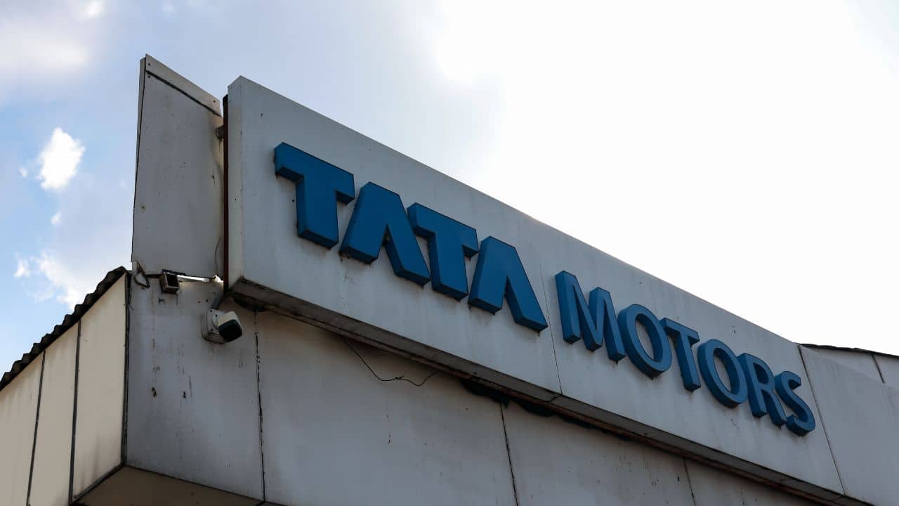 Tata Motors Share Fall: সাতসকালে ধপাস করে পড়ল টাটা! শিরে সংক্রান্তি বিনিয়োগকারীদের