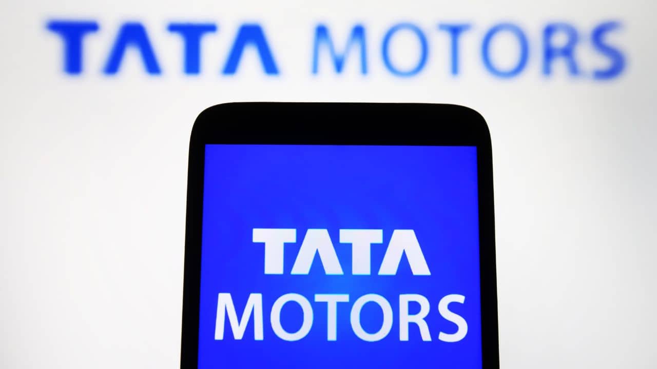Tata Motors: ২২ শতাংশ পড়ে গেল আয়! নতুন বছরে বড় ধাক্কা খেল টাটার এই সংস্থা