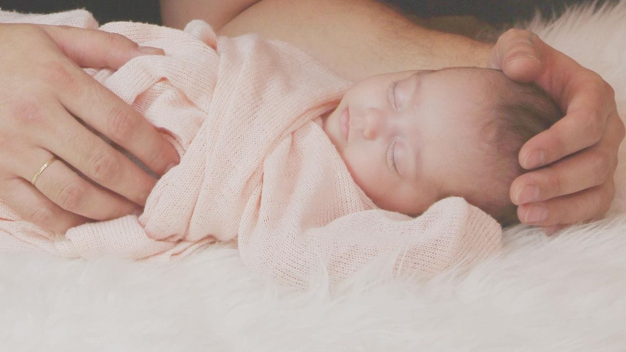 চেরিকা-এটিও ব্যতিক্রমী নাম। অর্থ জানার আগে অবশ্য এই নামটি পছন্দ নাও হতে পারে। কিন্তু অর্থ জানলে? সংস্কৃতে এর অর্থ চাঁদ। একদিকে যেমন শান্তি এবং নির্মলতা বোঝায় এই শব্দ। 