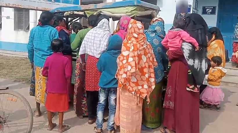 Murshidabad: ‘মেয়েটার কান্না শুনে ছুটে যাই..’, পাড়ার লোকই যে এই কাজ করবে ভাবতেই পারছেন না পরিবারের সদস্যরা