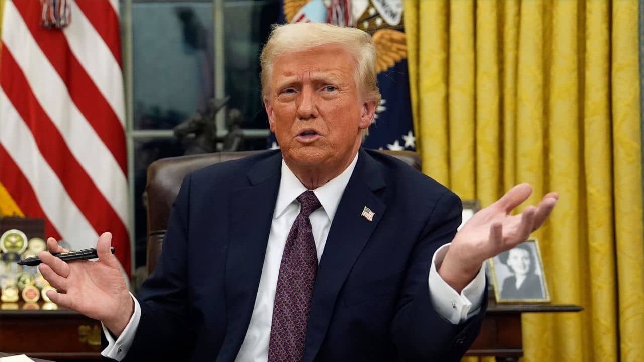 US Citizenship: শুরুতেই বড় ধাক্কা খেলেন ট্রাম্প, সারা বিশ্বের জন্য সুখবর?