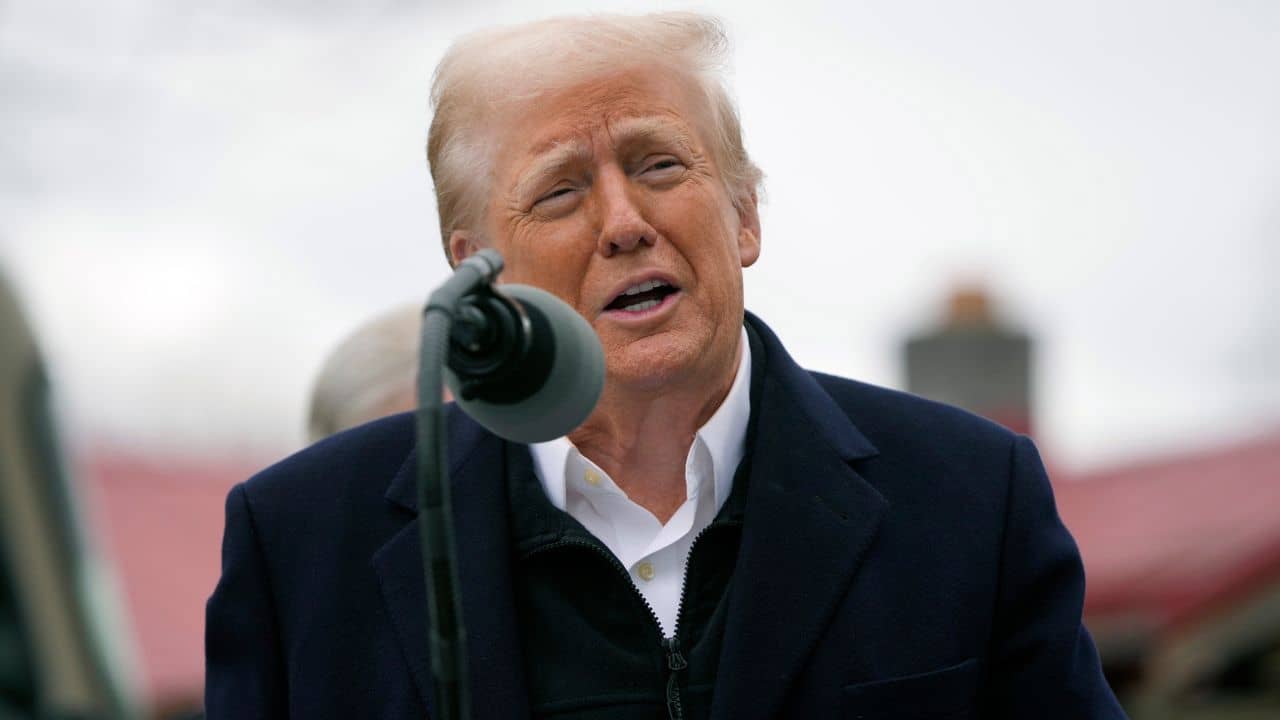 Donald Trump: নারী-পুরুষ বাদে অন্য লিঙ্গকে স্বীকৃতি দেবেন না ট্রাম্প? আটকে দেওয়া হচ্ছে তৃতীয় লিঙ্গের পাসপোর্ট-আবেদন!