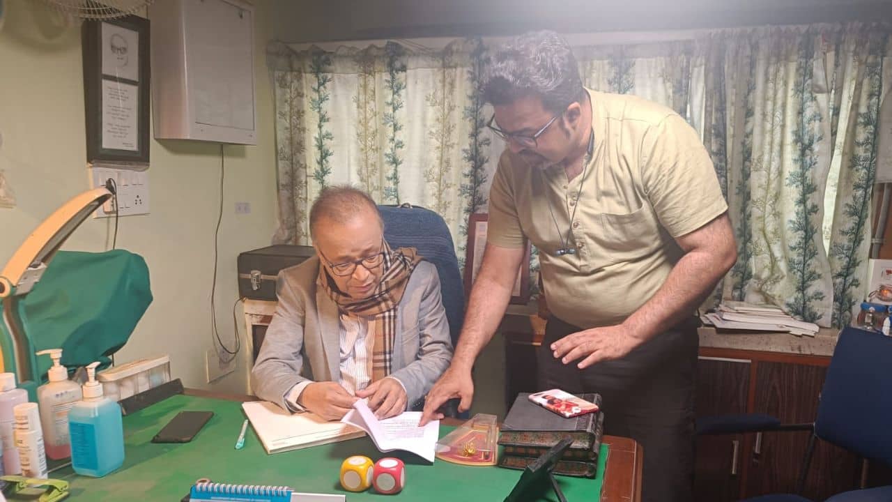 কতটা সুরক্ষিত এক ডাক্তারের পরিবার? ৫০ পেড়িয়ে প্রশ্নের মুখে যখন সম্পর্ক
