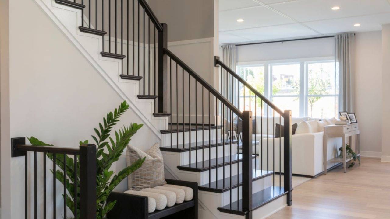 Vaastu Tips: আপনার সাফল্যের সিঁড়ি শুরু বাড়ির সিঁড়ি থেকেই! কী ভাবে জানেন?