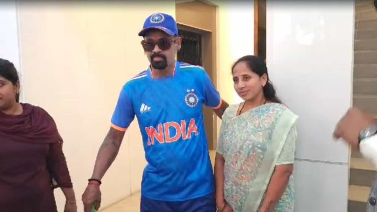 Vinod Kambli: হাসপাতাল থেকে ছাড়া পেয়েই ক্রিকেটে মজে বিনোদ কাম্বলি, সচিনের বাল্যবন্ধুর বড় বার্তা Vinod Kambli: হাসপাতাল থেকে ছাড়া পেয়েই ক্রিকেটে মজে বিনোদ কাম্বলি, সচিনের বাল্যবন্ধুর বড় বার্তা