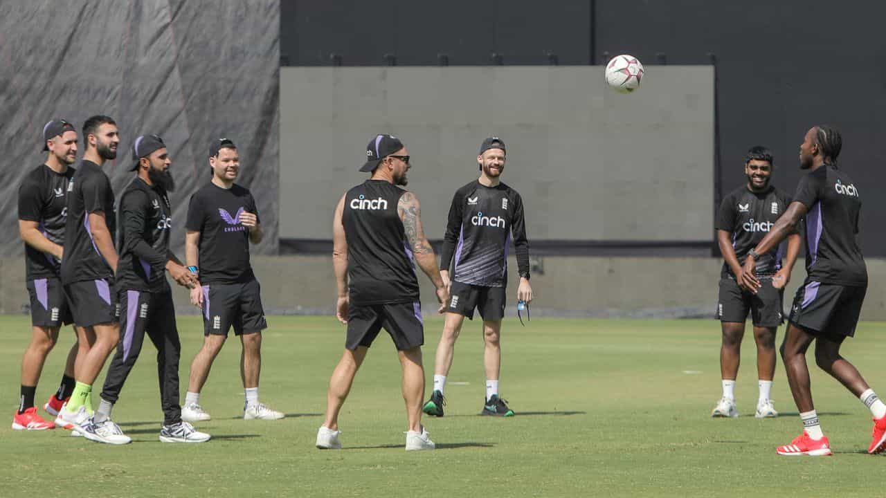 IND vs ENG: রান দেওয়া নিয়ে চিন্তিত নন, পরিষ্কার করে দিলেন ইংল্যান্ড পেসার IND vs ENG: রান দেওয়া নিয়ে চিন্তিত নন, পরিষ্কার করে দিলেন ইংল্যান্ড পেসার