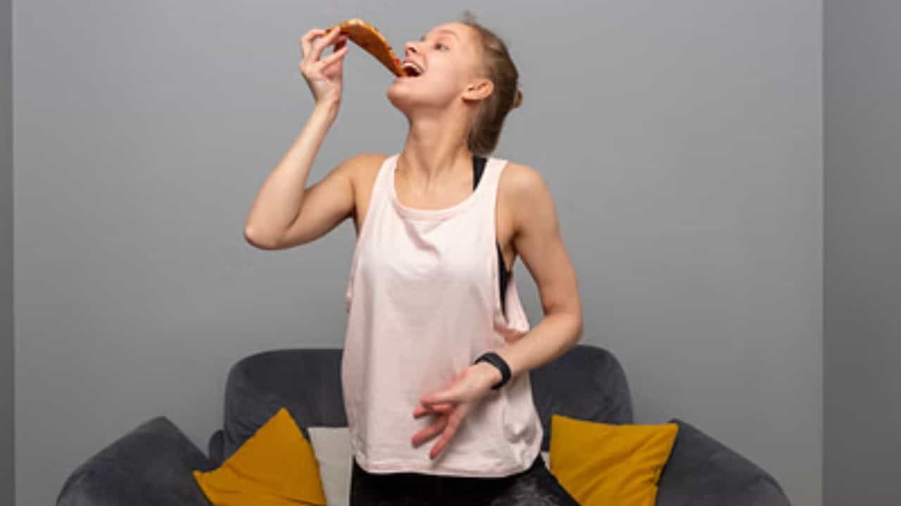 Weight Loss Tips: পিৎজা, আইসক্রিম খেয়েও রোগা হতে পারবেন! কী ভাবে, জানালেন পুষ্টিবিদ Weight Loss Tips: পিৎজা, আইসক্রিম খেয়েও রোগা হতে পারবেন! কী ভাবে, জানালেন পুষ্টিবিদ