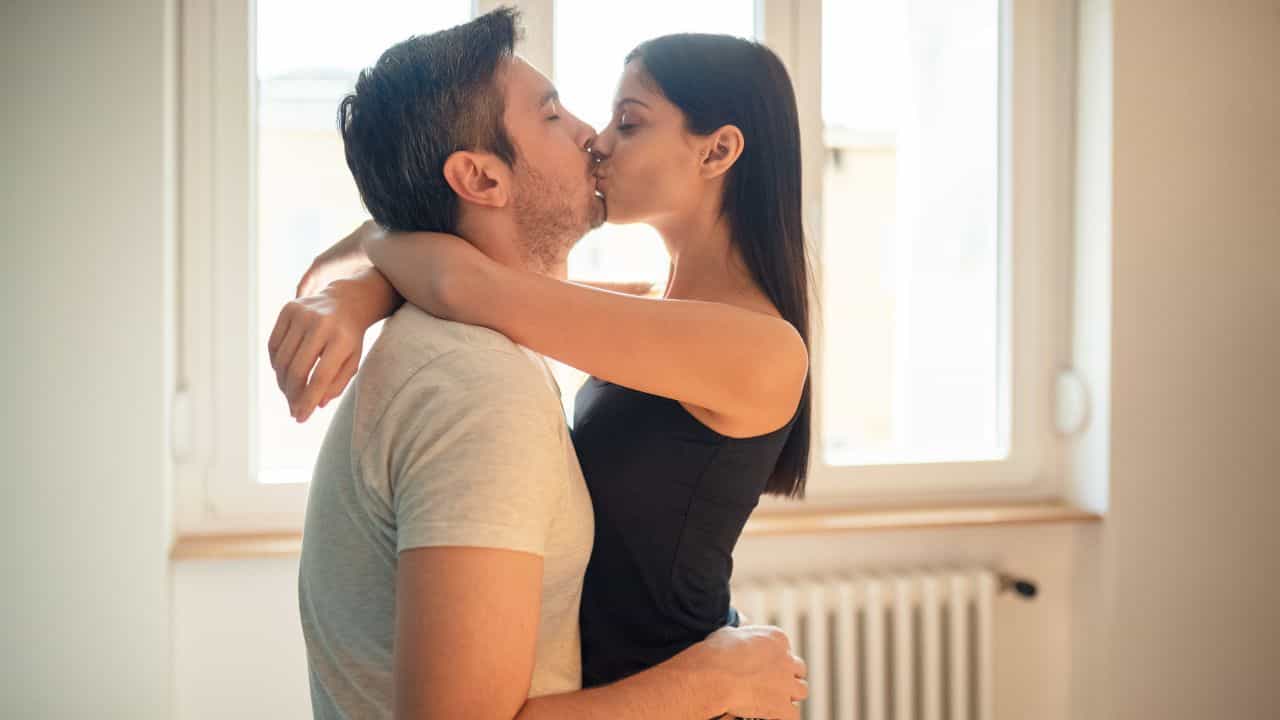 Kissing Benefits: চুমু যখন মহৌষধ! ঠোঁটে ঠোঁট রাখলে কী কী উপকারিতা মেলে? রইল তালিকা Kissing Benefits: চুমু যখন মহৌষধ! ঠোঁটে ঠোঁট রাখলে কী কী উপকারিতা মেলে? রইল তালিকা