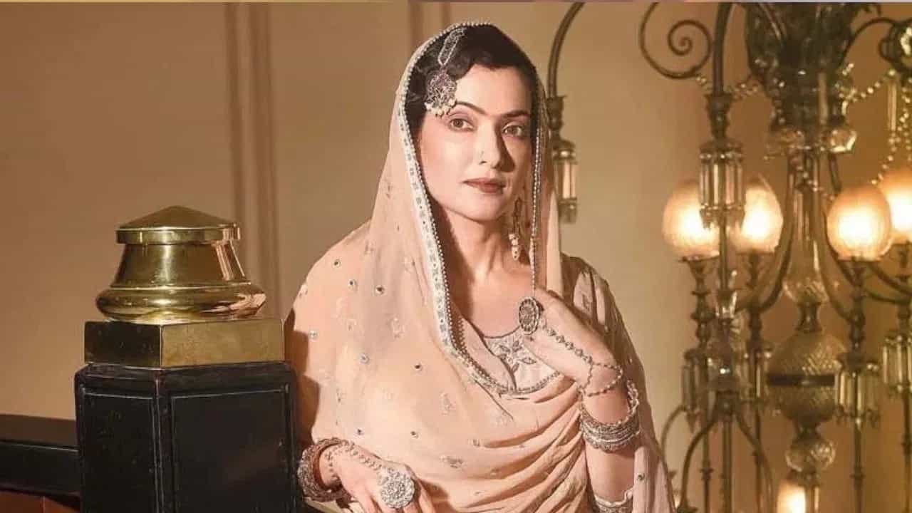 বছর শুরুতেই চমক, একের পর এক শো নিয়ে হাজির টিম অর্পিতা বছর শুরুতেই চমক, একের পর এক শো নিয়ে হাজির টিম অর্পিতা