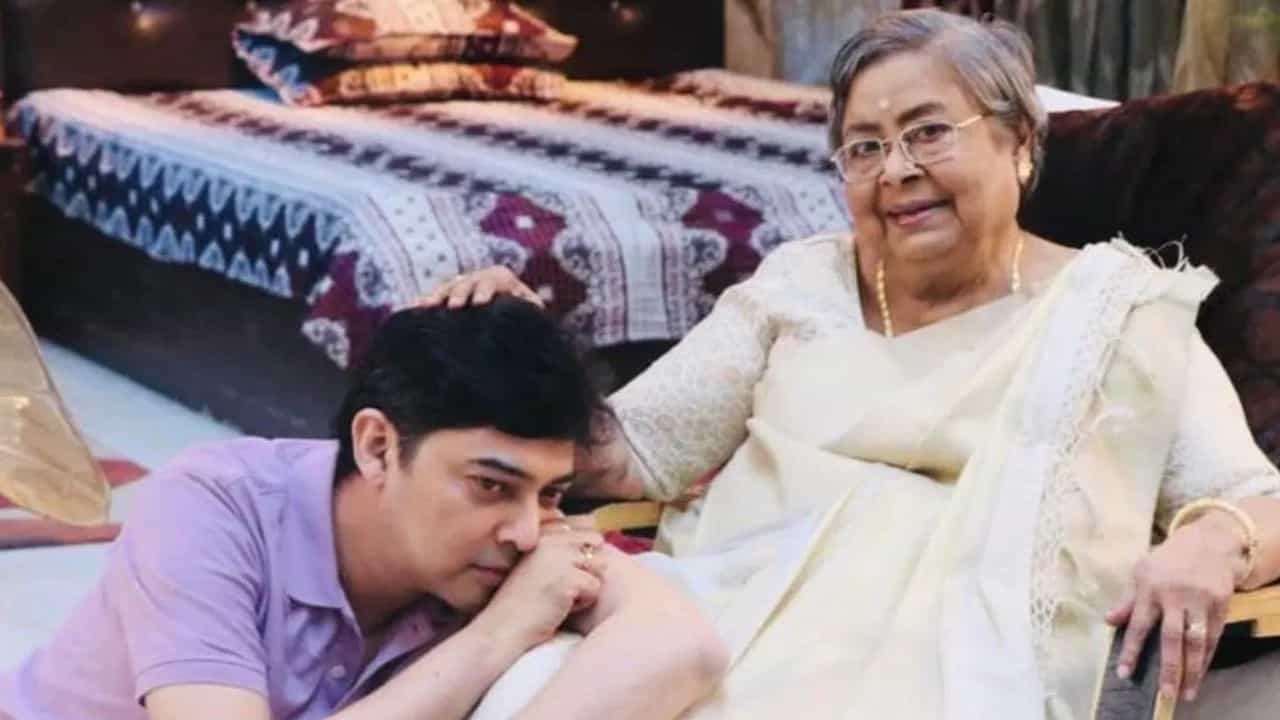 অসুস্থ বাসন্তীদেবী, সরকার ও সকলের কাছে সাহায্য চাইলেন ভাস্বর অসুস্থ বাসন্তীদেবী, সরকার ও সকলের কাছে সাহায্য চাইলেন ভাস্বর