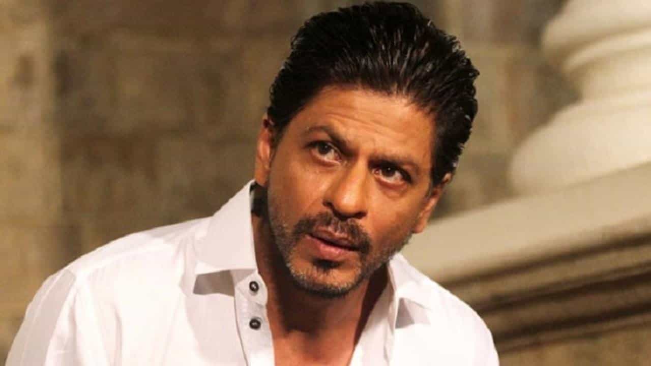 শাহরুখের বাড়িতে লুকিয়ে অজ্ঞাত পরিচয়ের যুবক, নজরে পড়তেই তড়িঘড়ি... শাহরুখের বাড়িতে লুকিয়ে অজ্ঞাত পরিচয়ের যুবক, নজরে পড়তেই তড়িঘড়ি...