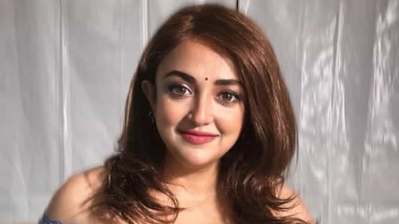 অসুস্থ মোনালি, মধ্যরাতে ভর্তি করা হয় হাসপাতালে, কেমন আছেন গায়িকা?