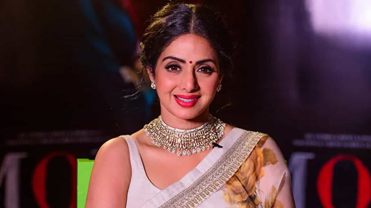 ১৩ বছরেই মা হন শ্রীদেবী! ছেলের বয়স শুনলে চমকে উঠবেন... ১৩ বছরেই মা হন শ্রীদেবী! ছেলের বয়স শুনলে চমকে উঠবেন...