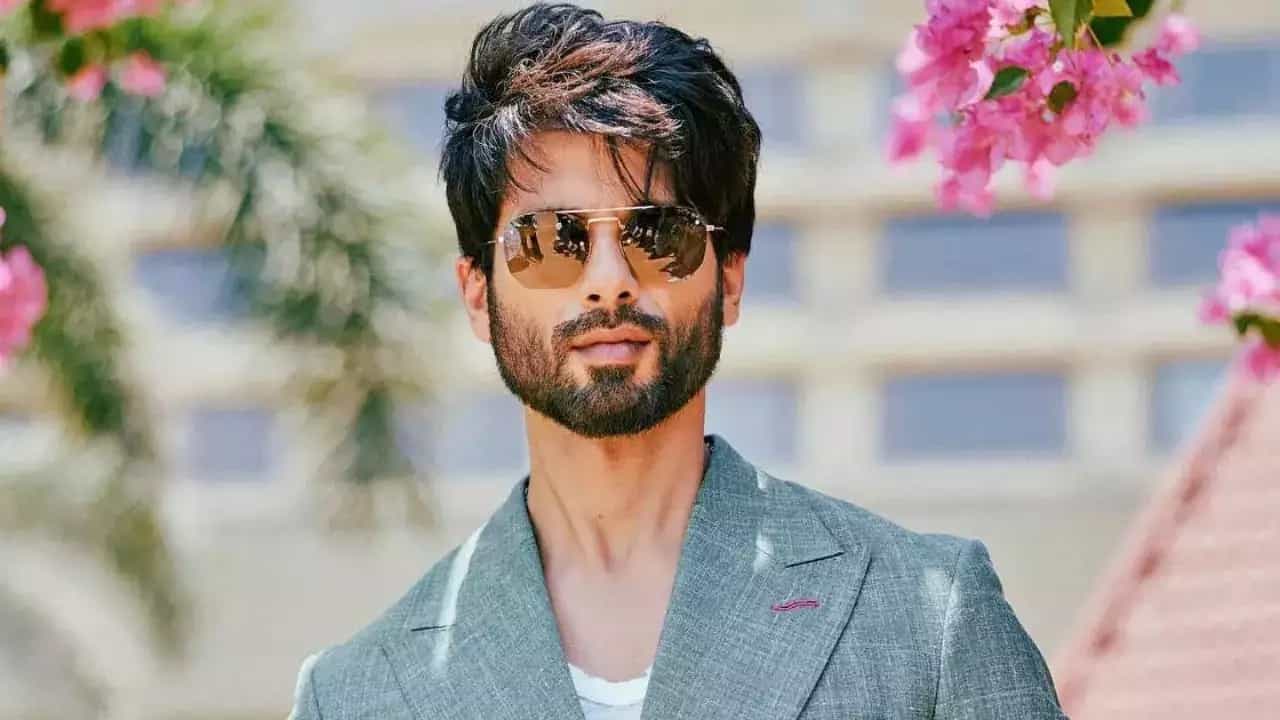 সইফের উপর আক্রমণ, বলিউডে তারকাদের নিরাপত্তা নিয়ে প্রশ্ন এড়ালেন শাহিদ সইফের উপর আক্রমণ, বলিউডে তারকাদের নিরাপত্তা নিয়ে প্রশ্ন এড়ালেন শাহিদ