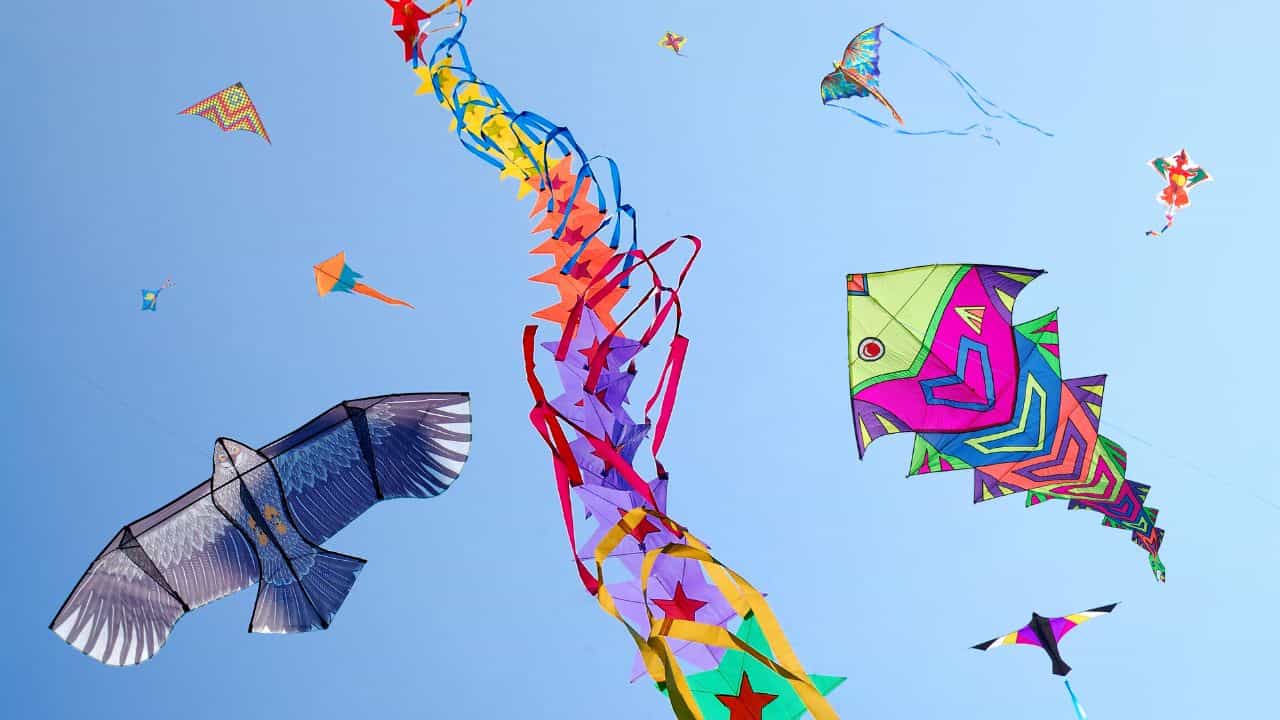 Makar Sankranti 2025: ভোক্কাট্টা! মকর সংক্রান্তিতে কেন আকাশ ঢেকে থাকে ঘুড়িতে? রইল অজানা তথ্য Makar Sankranti 2025: ভোক্কাট্টা! মকর সংক্রান্তিতে কেন আকাশ ঢেকে থাকে ঘুড়িতে? রইল অজানা তথ্য