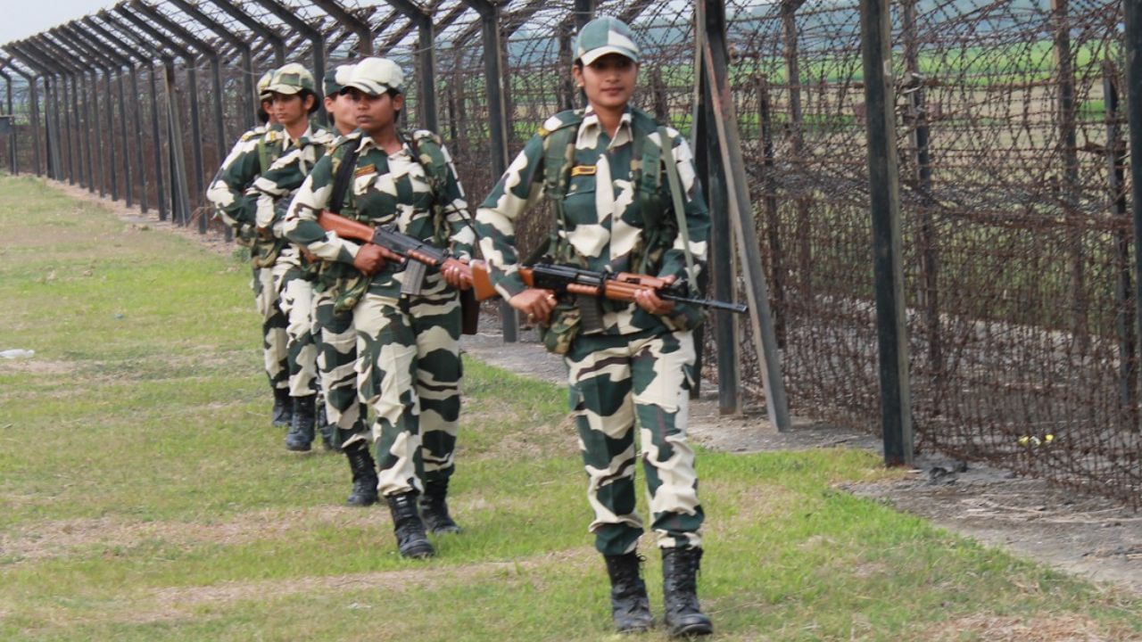 Women BSF: পিছন থেকে ধারাল অস্ত্র নিয়ে হামলা, 'রণাঙ্গনে' একা মহিলা BSF-ই বুঝিয়ে দিলেন বাংলাদেশিদের