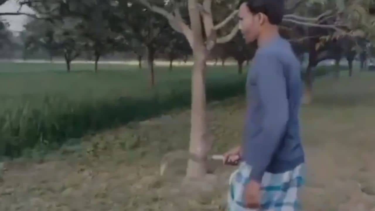 Malda: ভারতের জমি হাতাচ্ছে বাংলাদেশিরা! অনুপ্রবেশকারীদের হাঁসুয়া হাতে তাড়া স্থানীয়দের