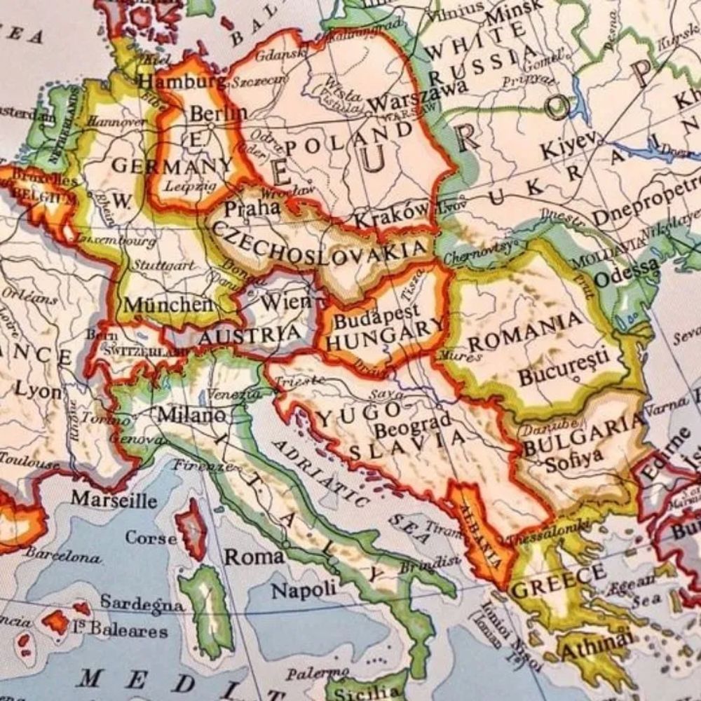  আন্তর্জাতিক টেলিকমিউনিকেশন ইউনিয়ন বিশ্বকে ৯টি জোনে ভাগ করেছে। এই ৯টি অঞ্চলের মধ্যে পড়ে দক্ষিণ, মধ্য, পশ্চিম ও মধ্যপ্রাচ্য এশিয়া।

