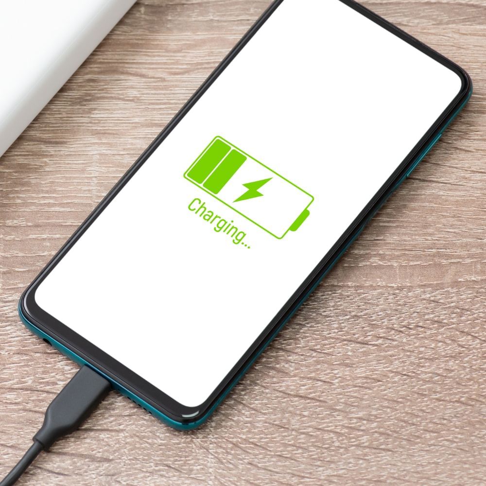 কিন্তু নিয়মিত এ কাজ করা একেবারেই ঠিক নয়। ল্যাপটপ থেকে কেউ যদি নিজের মোবাইল ফোন চার্জ করেন, তা হলে ফোনের ব্যাটারির উপর নেতিবাচক প্রভাব পড়তে পারে।