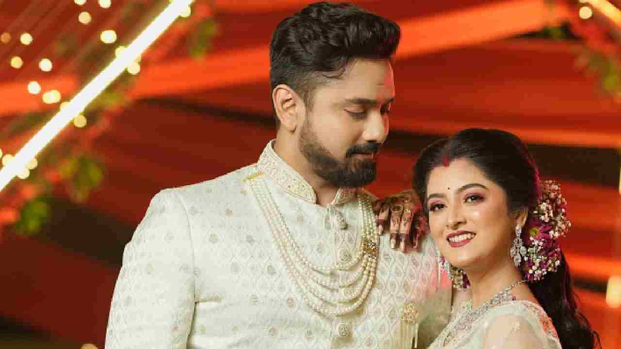 পোশাকে রংমিলান্তি, নেটপাড়ায় ভাইরাল শ্বেতা-রুবেলের রিসেপশন লুক