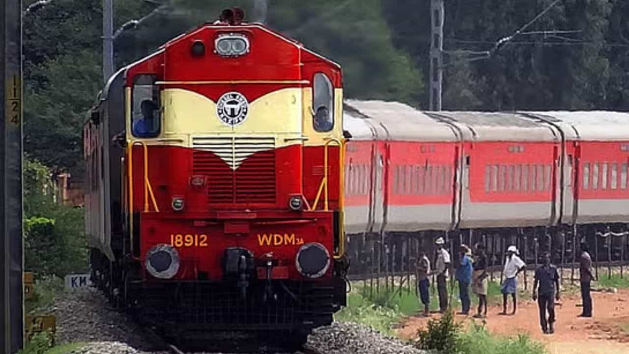 Train: প্রতি ঘণ্টায় ছাড়ছে ট্রেন, নয়া দিল্লি স্টেশনে নেওয়া হচ্ছে নয়া ব্যবস্থা Train: প্রতি ঘণ্টায় ছাড়ছে ট্রেন, নয়া দিল্লি স্টেশনে নেওয়া হচ্ছে নয়া ব্যবস্থা