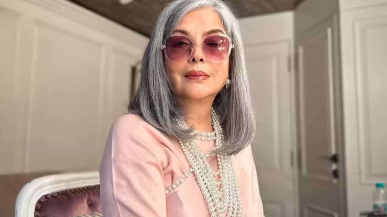 Zeenat Aman: বেডরুমে অঘটন, মৃত্যুর মুখ থেকে ফিরলেন জিনত আমন, রাতে শোয়ার আগে ঠিক কী ঘটেছিল? Zeenat Aman: বেডরুমে অঘটন, মৃত্যুর মুখ থেকে ফিরলেন জিনত আমন, রাতে শোয়ার আগে ঠিক কী ঘটেছিল?