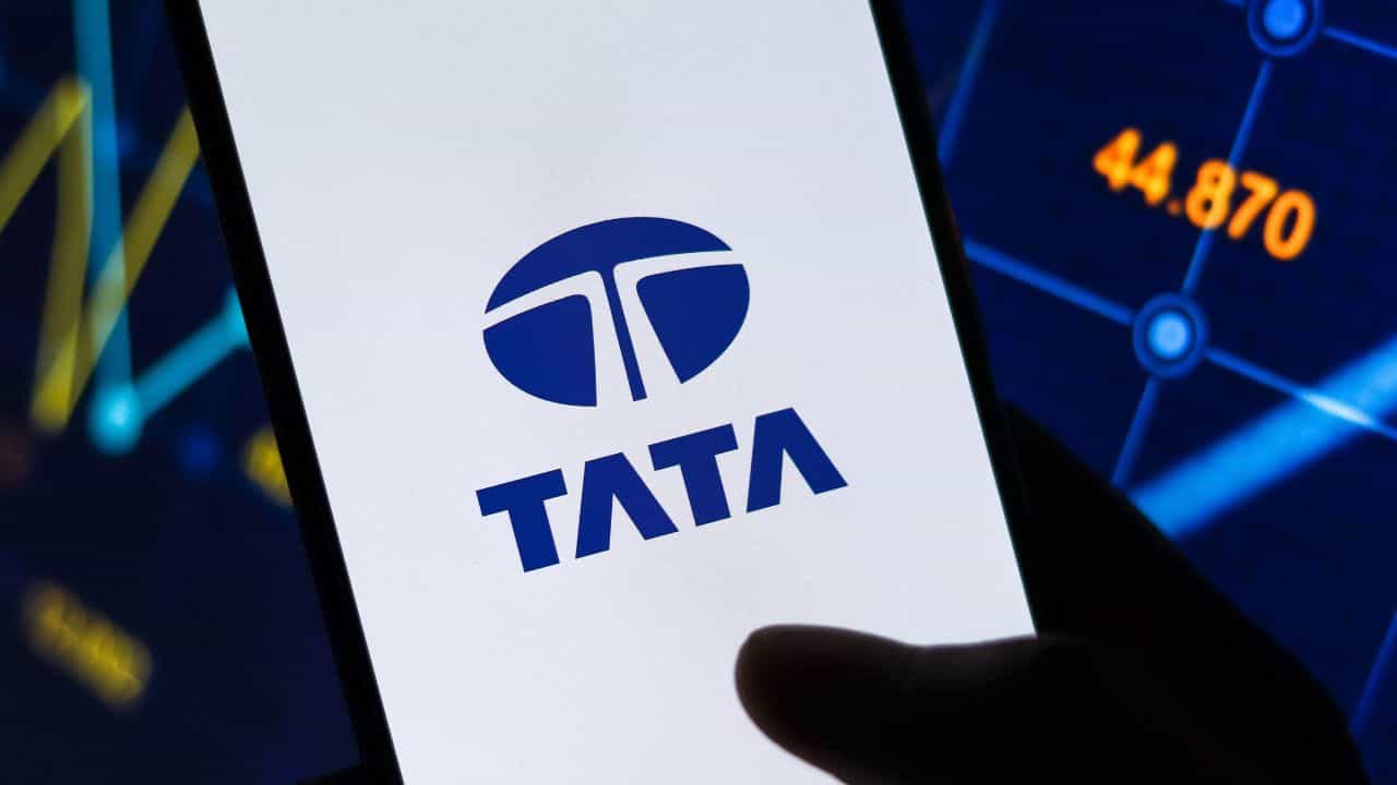 TATA Group Stocks in Discount: টাটা গ্রুপের এই ৪ স্টক মিলছে বিরাট ডিসকাউন্টে, নজর রাখতেই পারেন... TATA Group Stocks in Discount: টাটা গ্রুপের এই ৪ স্টক মিলছে বিরাট ডিসকাউন্টে, নজর রাখতেই পারেন...