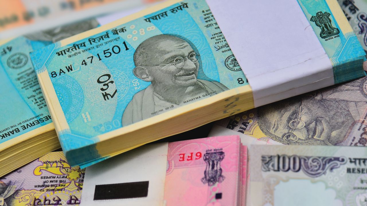 New 50 Rupees Note: বাজারে আসছে নতুন ৫০ টাকা, বাতিল হয়ে যাবে পুরনো নোট? কী জানাল আরবিআই? New 50 Rupees Note: বাজারে আসছে নতুন ৫০ টাকা, বাতিল হয়ে যাবে পুরনো নোট? কী জানাল আরবিআই?