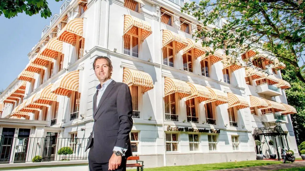 ৩৩ বছর বয়সী ব্যবসায়ী জিম হাফেনস। নেদারল্যান্ডে বসবাসকারী এই ব্যবসায়ী ডিভোর্সকে কেন্দ্র করে নিয়ে এসেছে নতুন ব্যবসা। খুলে ফেলেছেন ডিভোর্স হোটেল। 