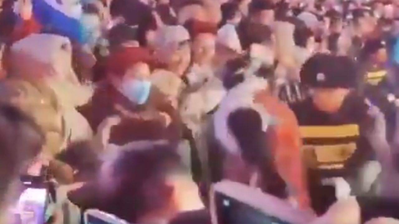 AI Robot Attack: শেষের শুরু কি এটাই? মানুষকে মারতে তেড়ে এল AI রোবট, তারপরই...দেখুন ভিডিয়ো