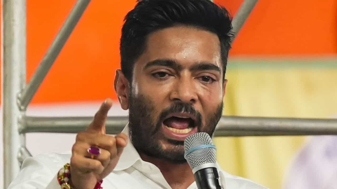 Abhishek Banerjee: ভূতুড়ে ভোটার ধরতে কমিটি গঠনে সময় বেঁধে দিলেন অভিষেক, নতুন পদ তৈরি তৃণমূলে Abhishek Banerjee: ভূতুড়ে ভোটার ধরতে কমিটি গঠনে সময় বেঁধে দিলেন অভিষেক, নতুন পদ তৈরি তৃণমূলে